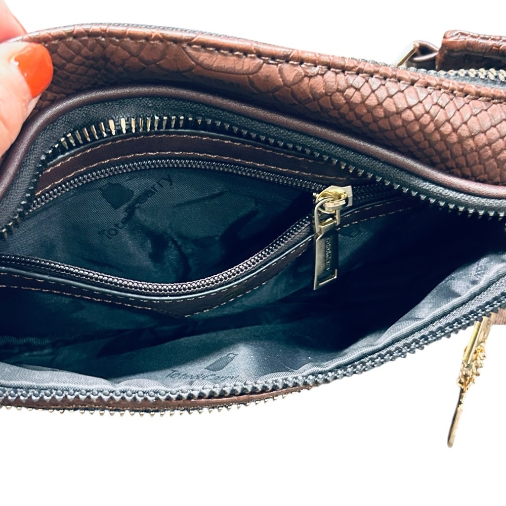 TOTE&CARRY SIGNATURE EVERYDAY FANNY PACK IN CHOCOLATE - Picture 8 of 14